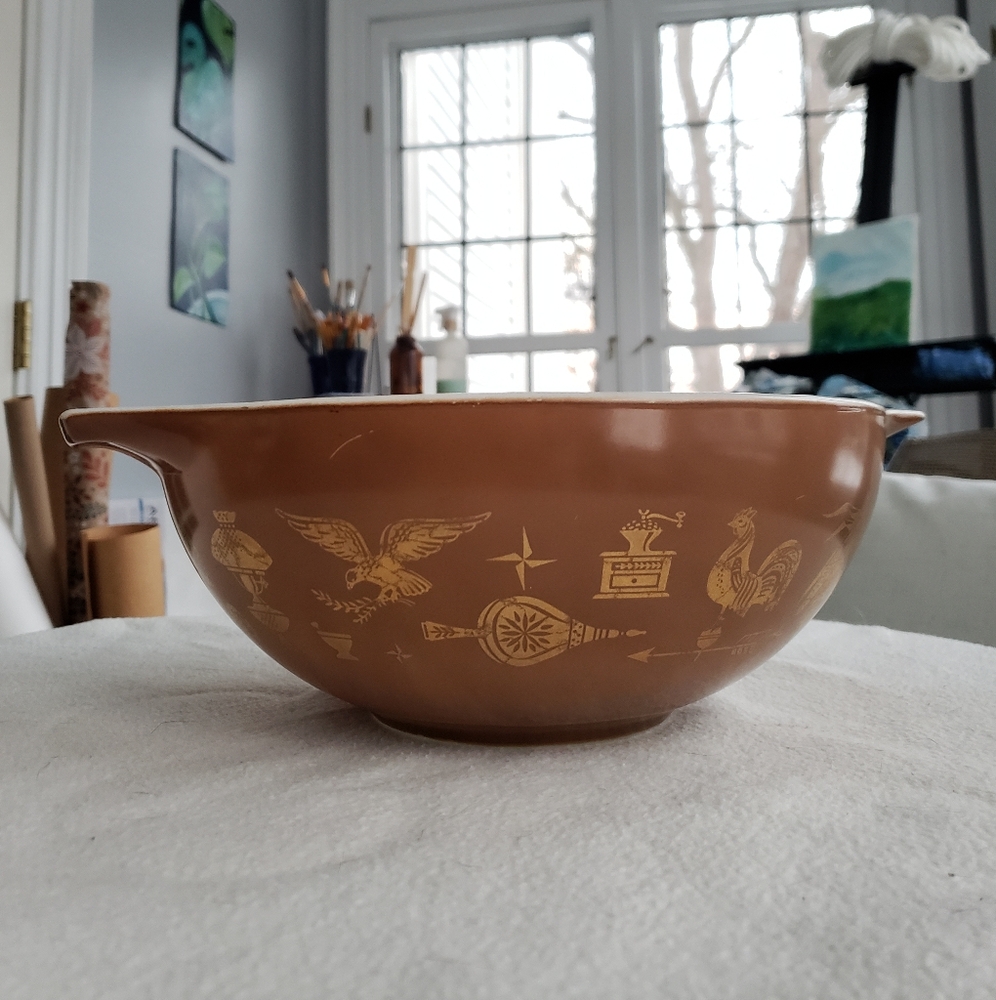 Vintage Pyrex American Heritage Brown Mixing Bowl with Gold Accents